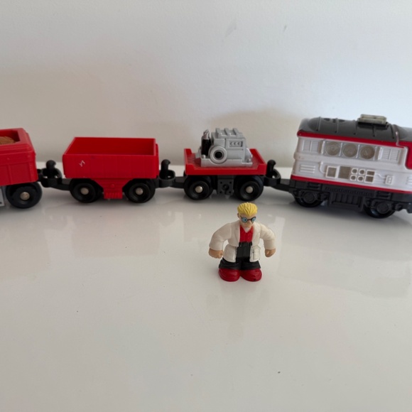 Fisher Price GeoTrax ~ Goggles & Bunsen! Smartest Team Engine cars & figure - Picture 8 of 11